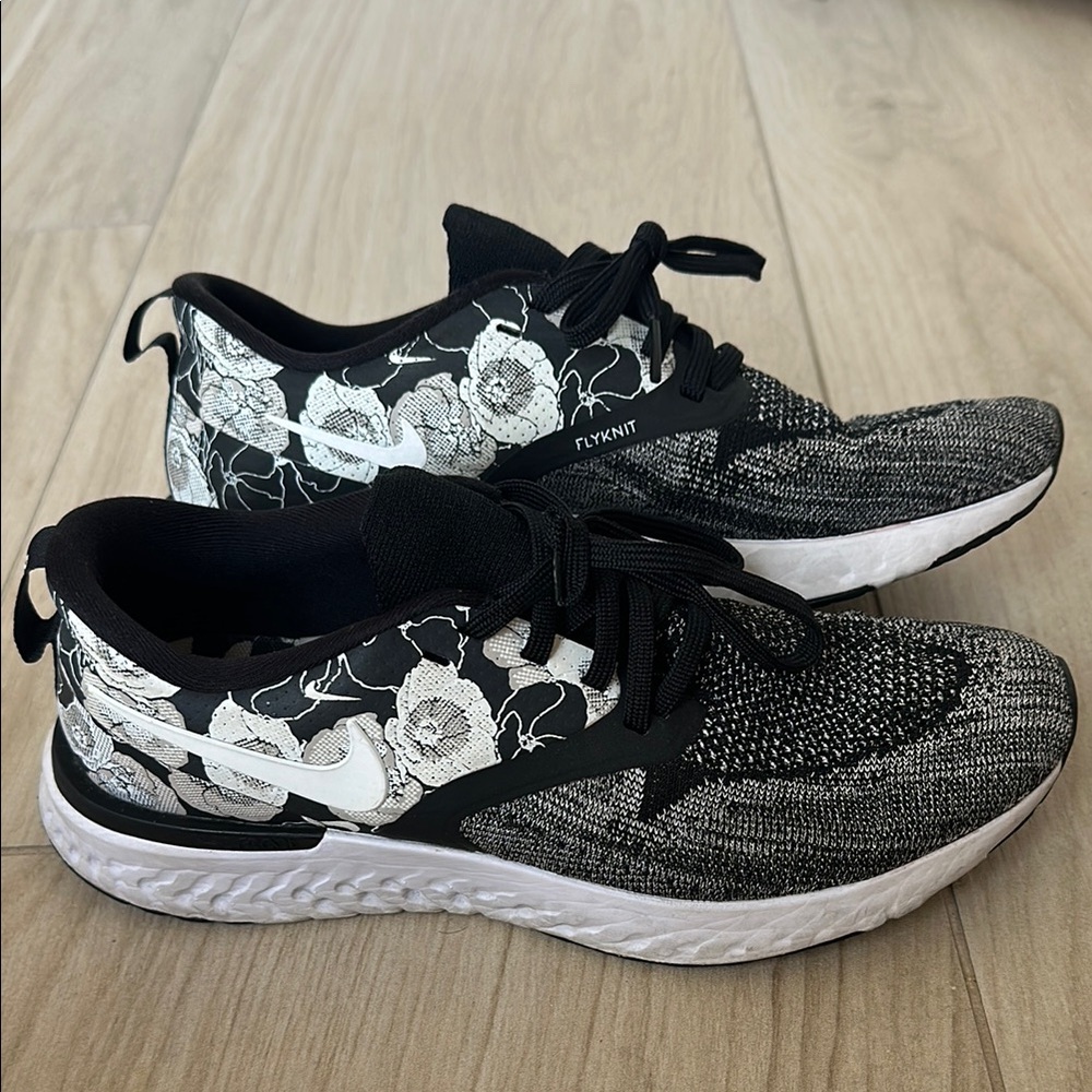 Nike Odyssey React 2 Flyknit Sneakers